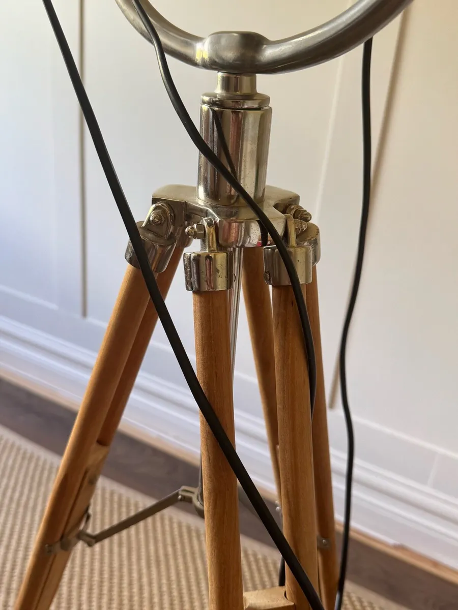 Tripod floor light - Image 2