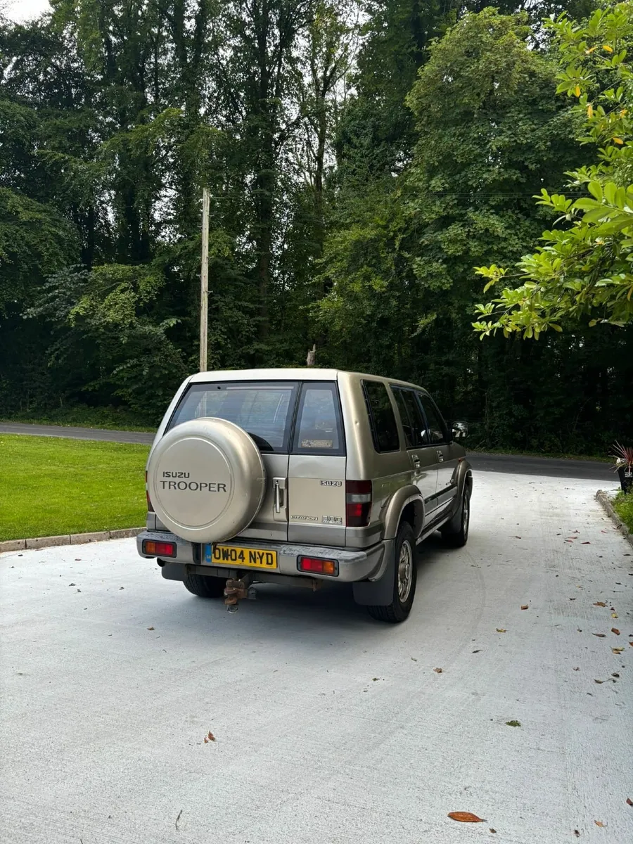 Isuzu Trooper 2004 3.1 - Image 2