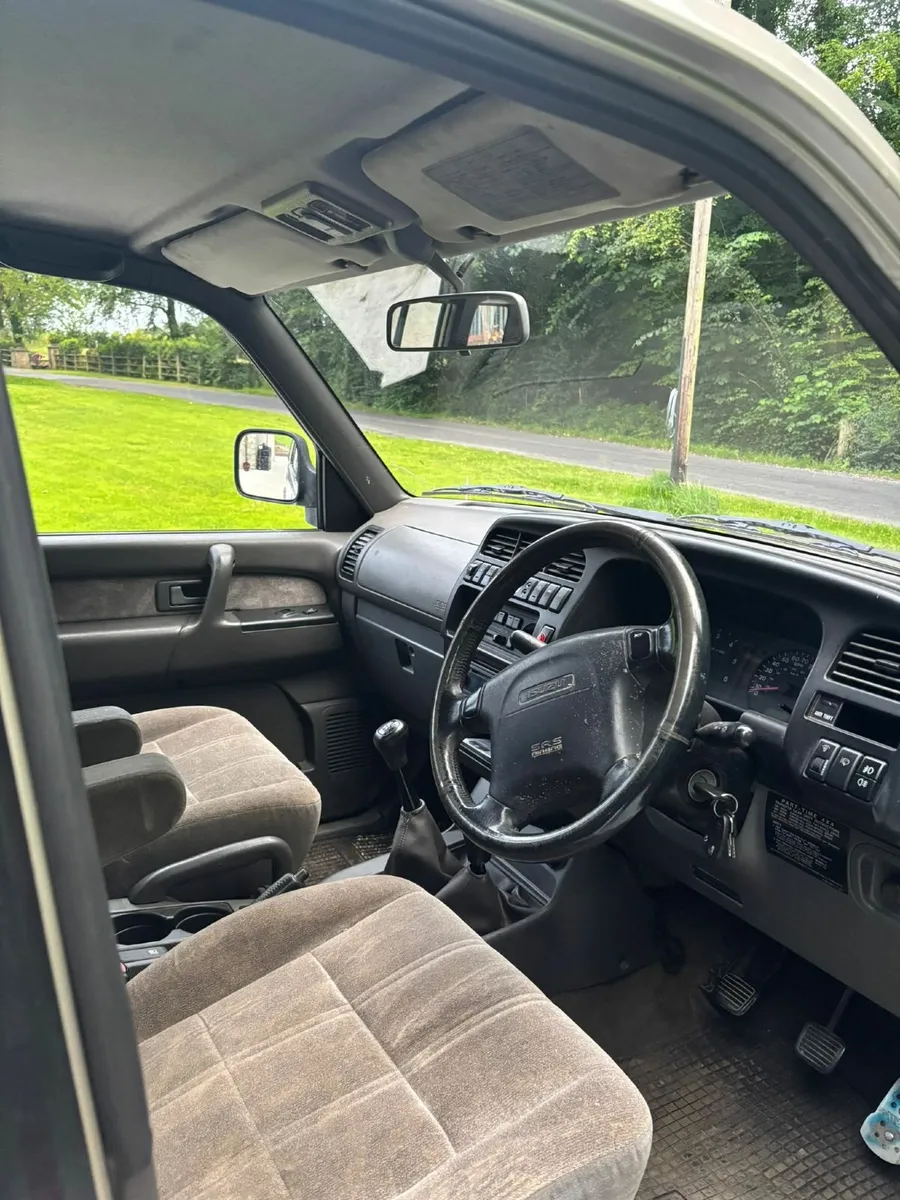 Isuzu Trooper 2004 3.1 - Image 4