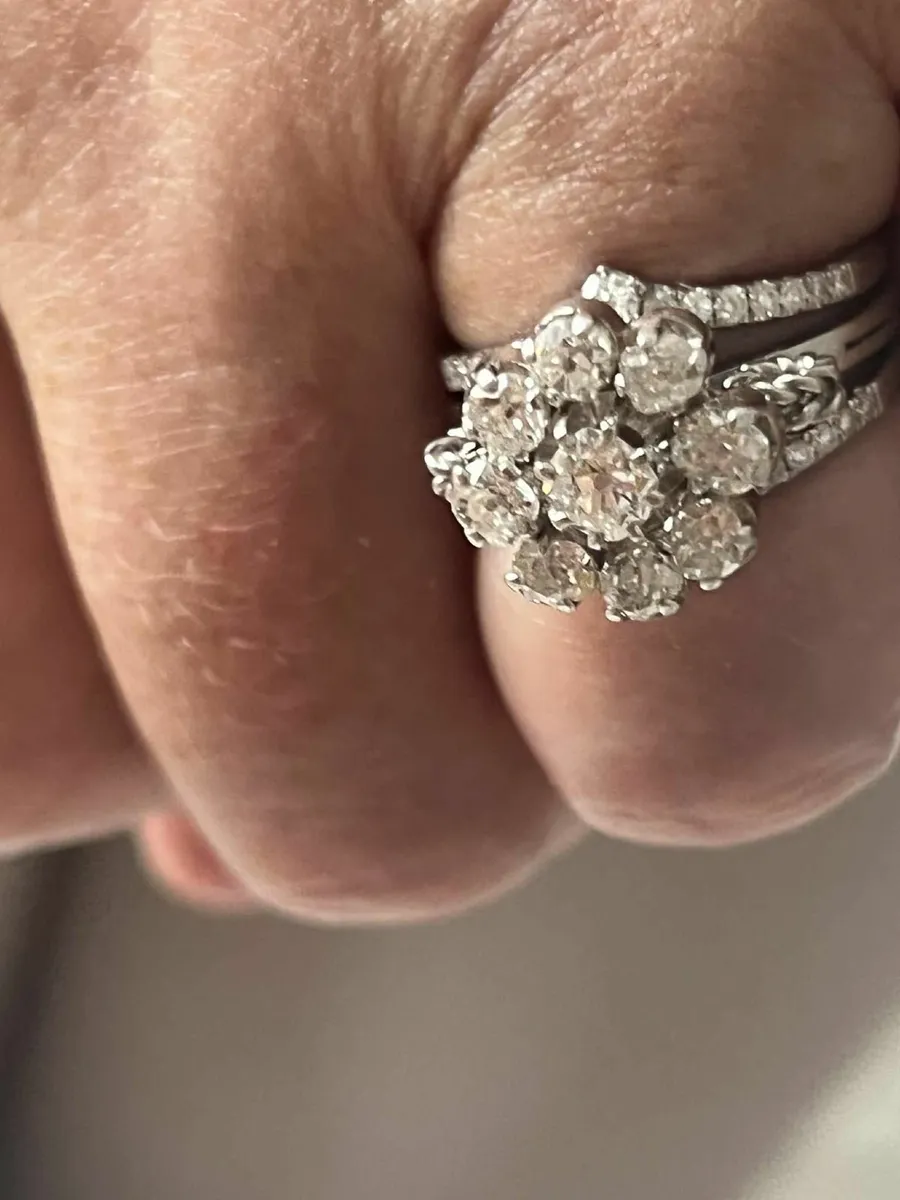 Antique 18 Carat Diamond Ring - Image 1