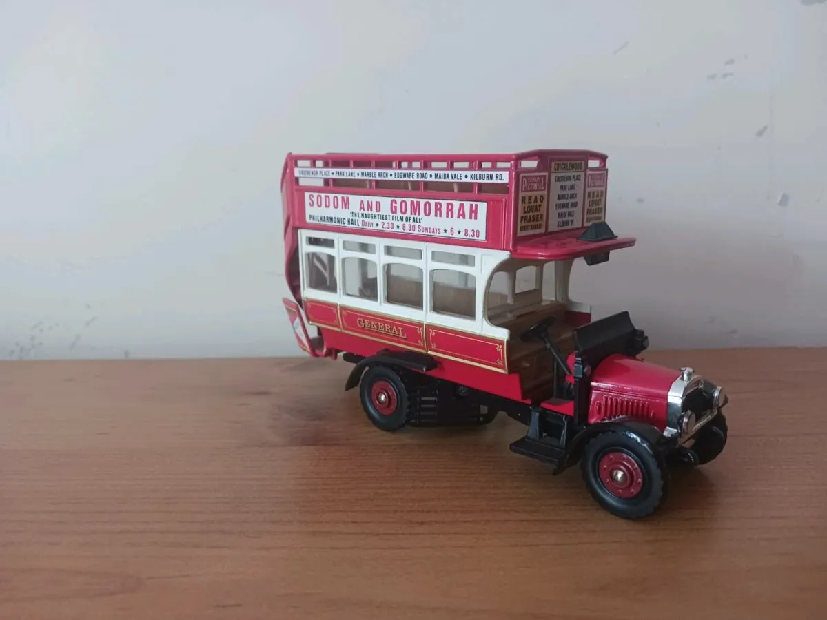 Model bus - Image 1