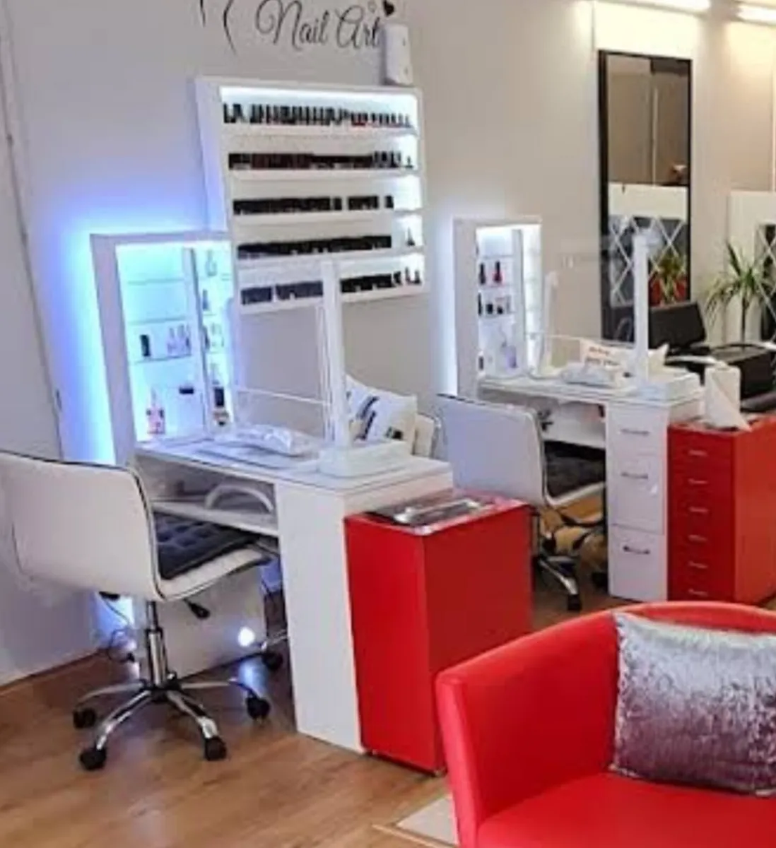 Nail table