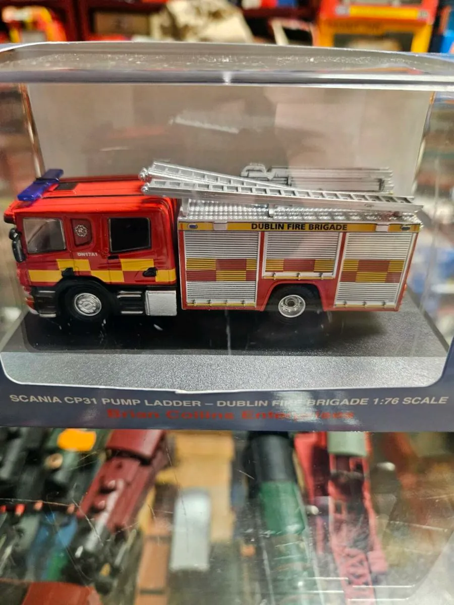 Corgi Oxford Dublin Fire Engine - Image 2