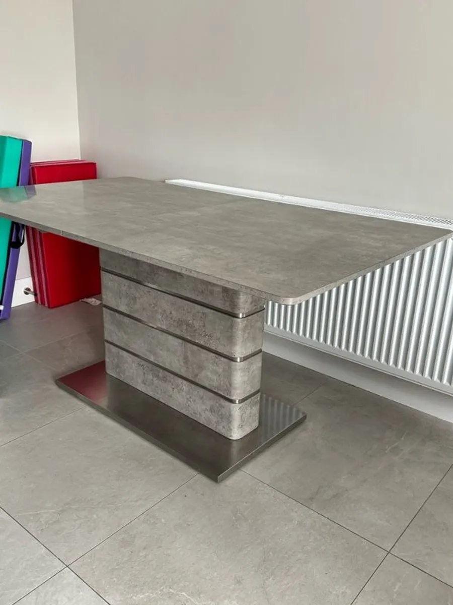 kitchen table - Image 1