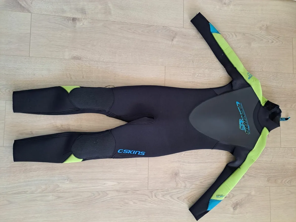 Wetsuits x 6 - Image 1
