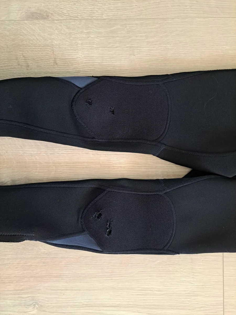 Wetsuits x 6 - Image 4