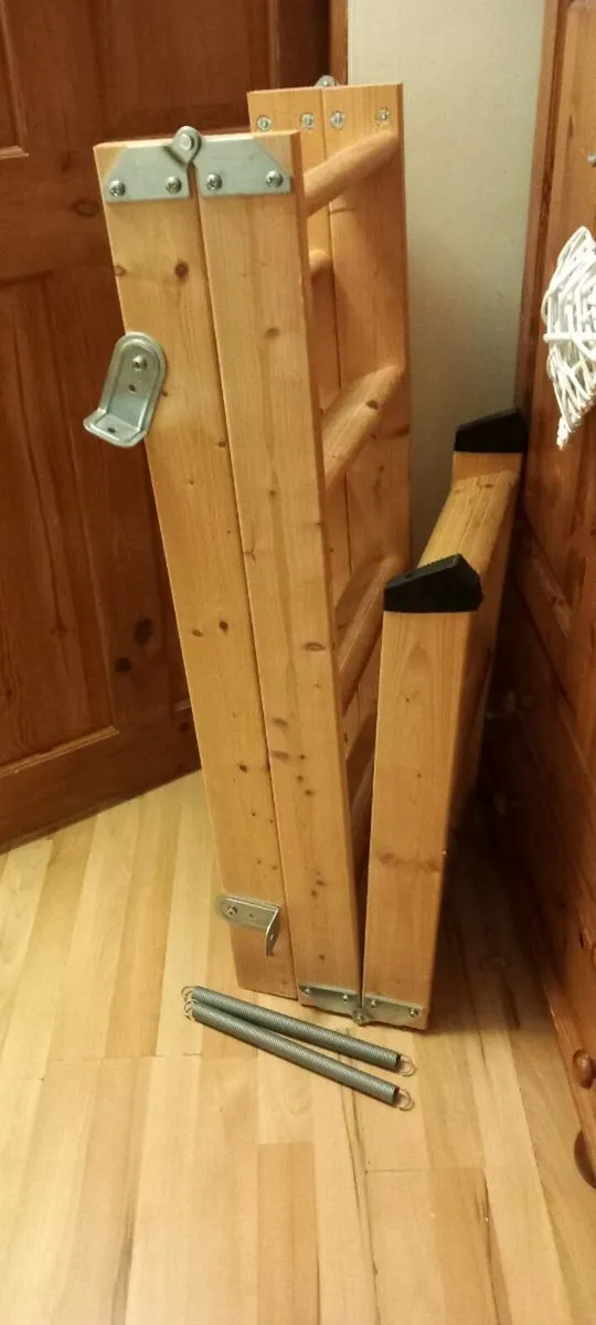 Attic stairs - Image 1