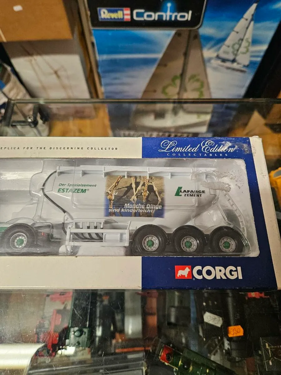 Corgi MAN Tractor Unit and Tanker Trailer 1.50 - Image 3