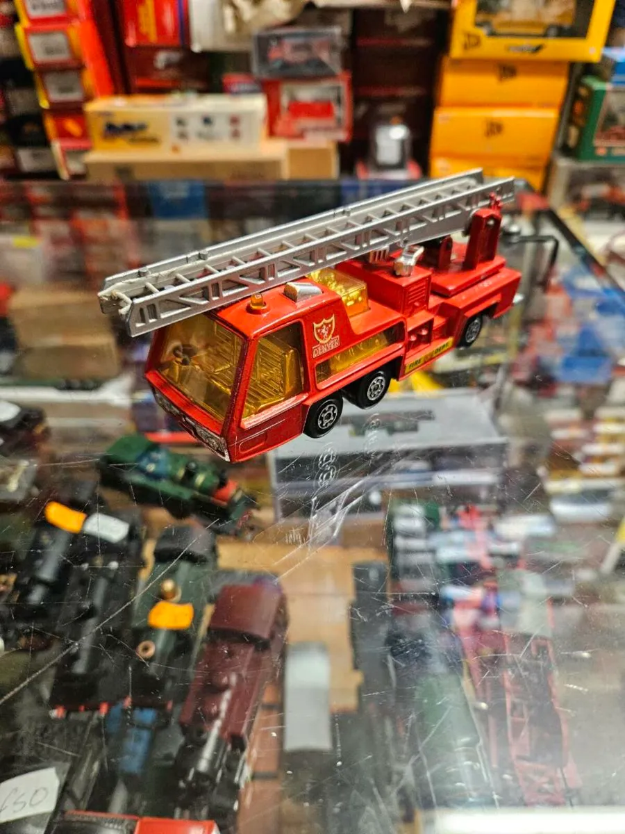Matchbox Superkings Fire Engine - Image 1