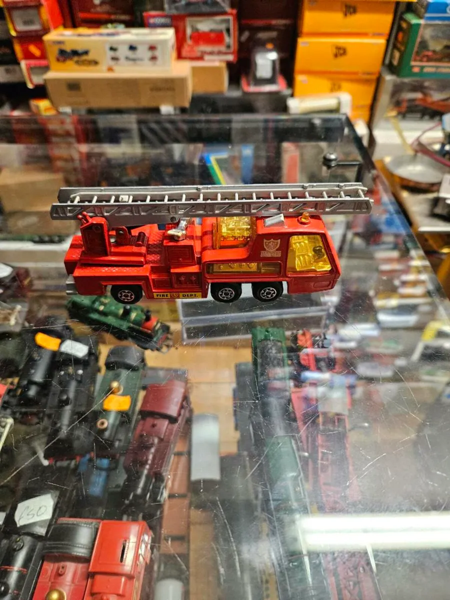 Matchbox Superkings Fire Engine - Image 3
