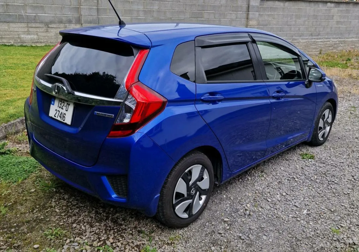 Honda Fit 1.5 Hybrid Automatic - Image 2