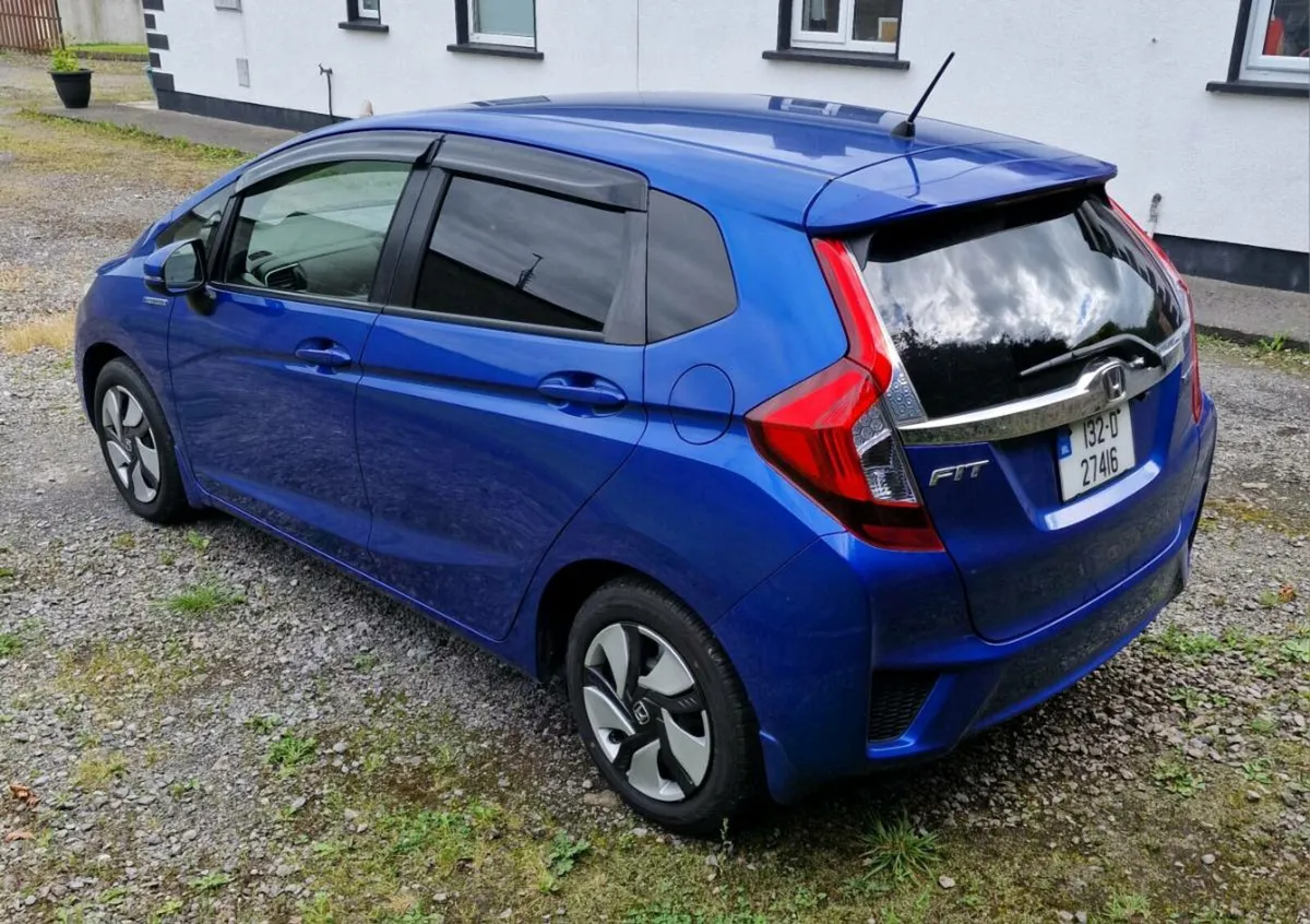 Honda Fit 1.5 Hybrid Automatic - Image 3