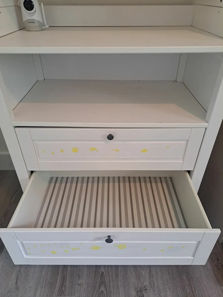 Changing table