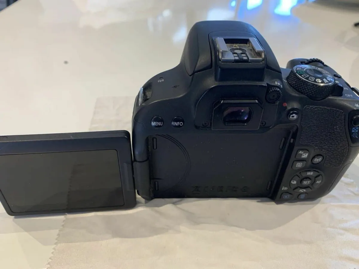Canon EOS Rebel T7i digital SLR camera - Image 2