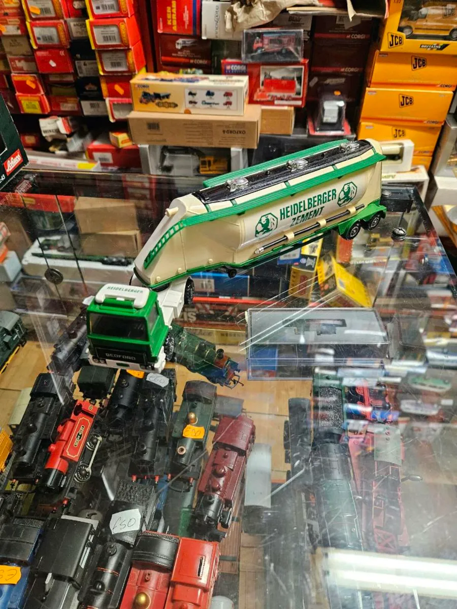 Matchbox Superkings Bedford Truck - Image 1