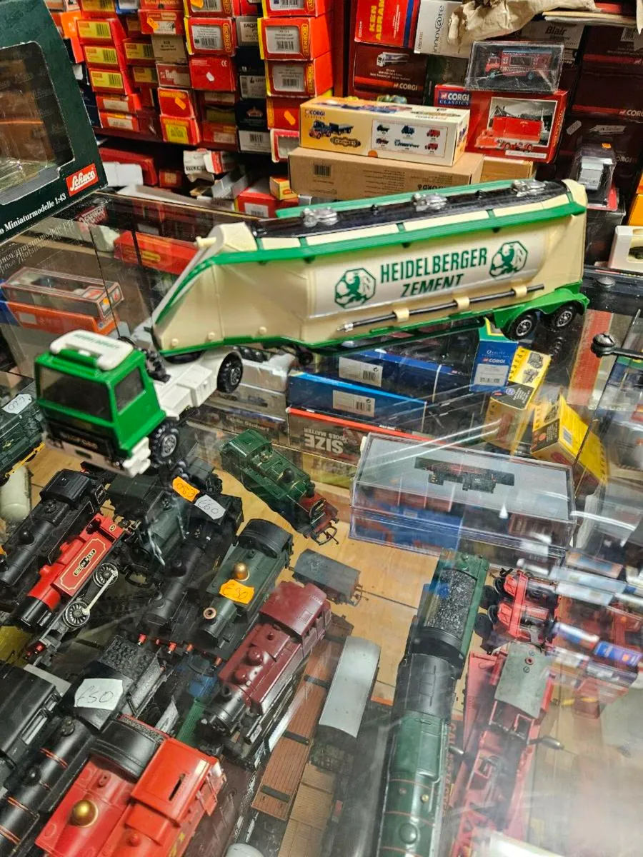Matchbox Superkings Bedford Truck - Image 3