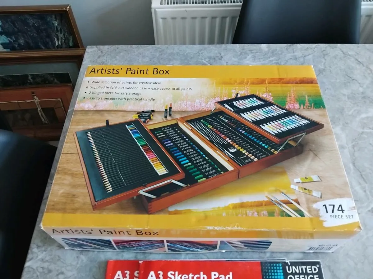 Artists paint box and sketch pads - Image 1