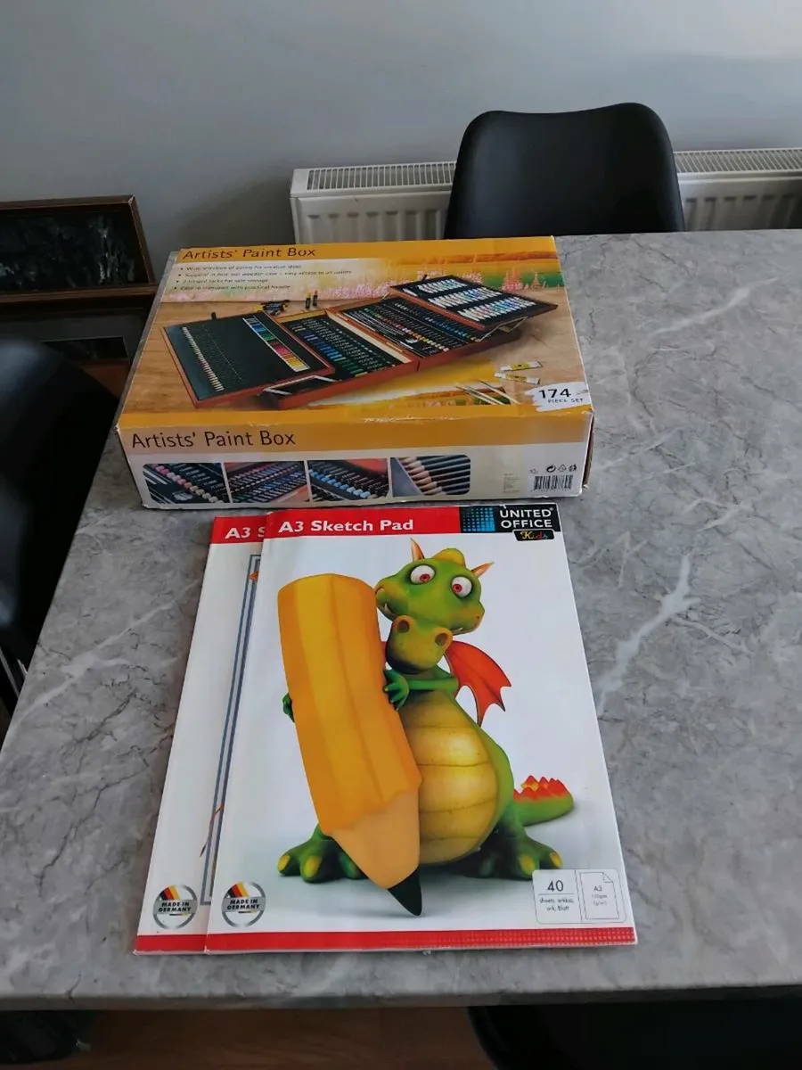 Artists paint box and sketch pads - Image 2