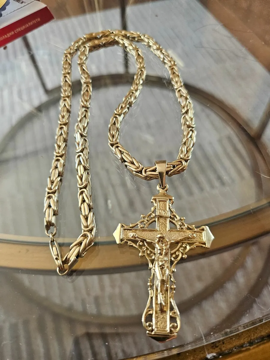 Gold chain and cross - Image 2