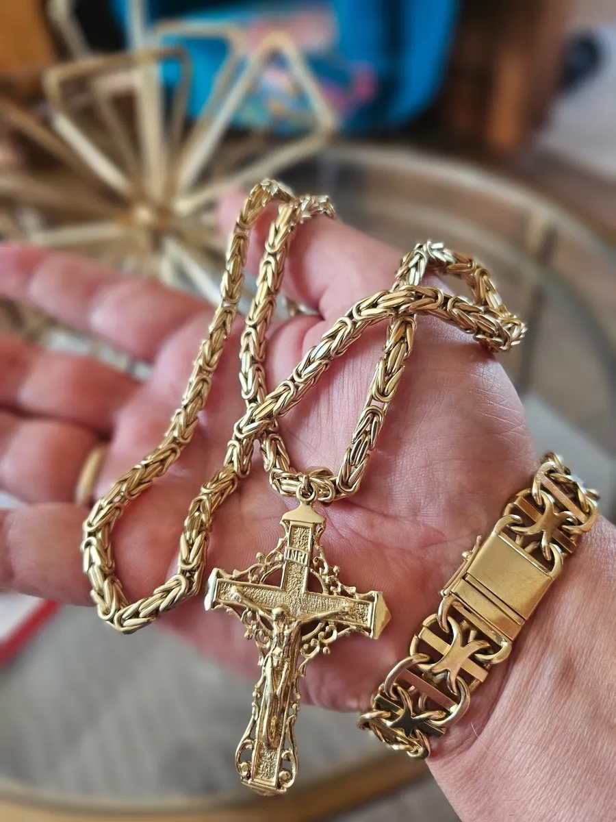 Gold chain and cross - Image 3