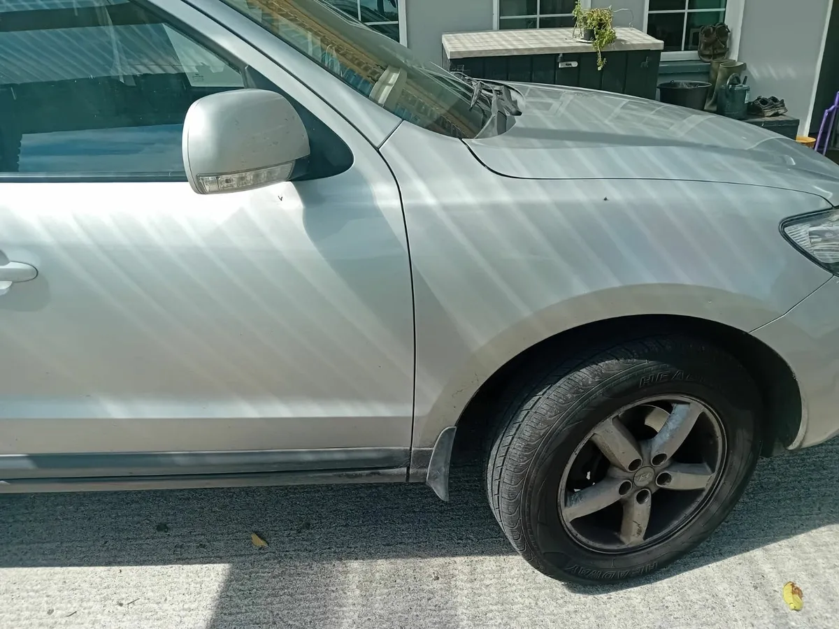 Hyundai Santa Fe 2010 - Image 3