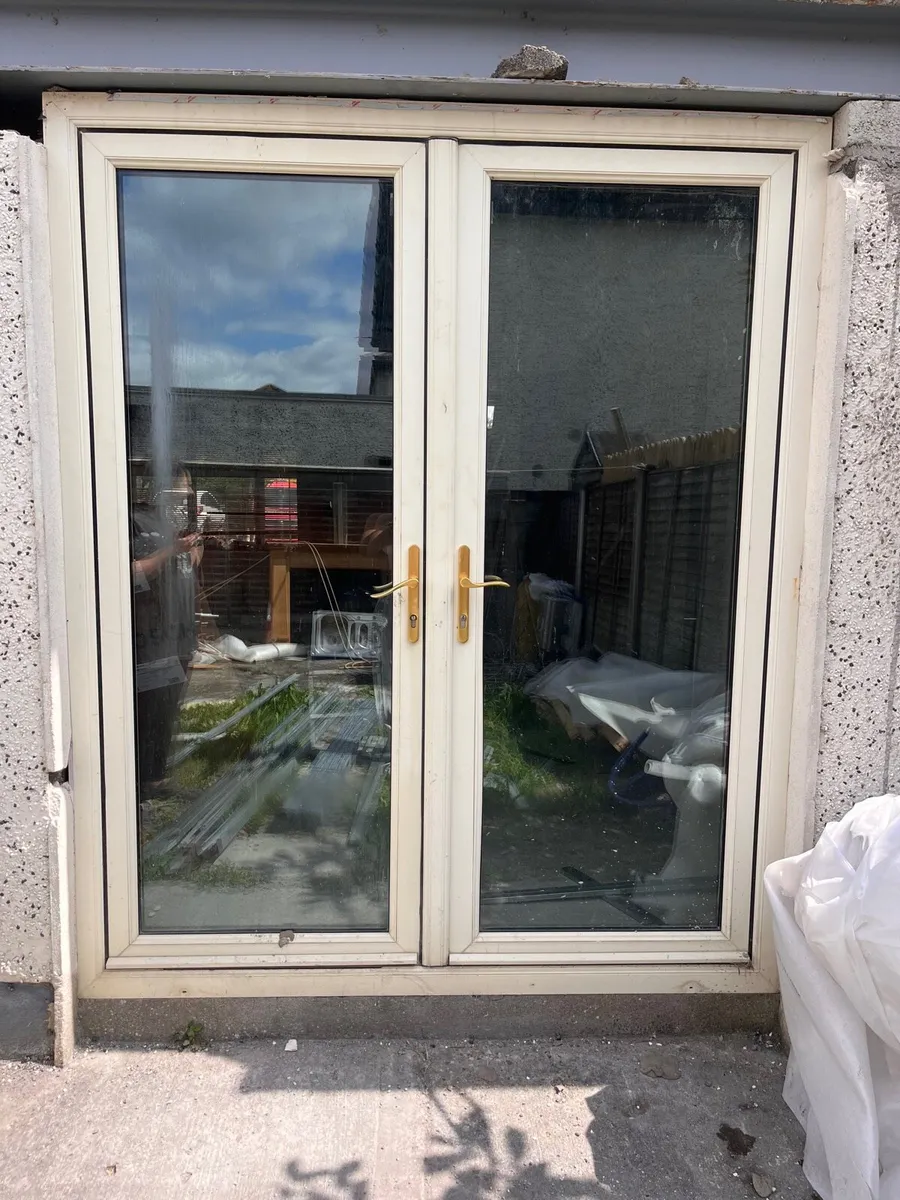 House windows - Image 1