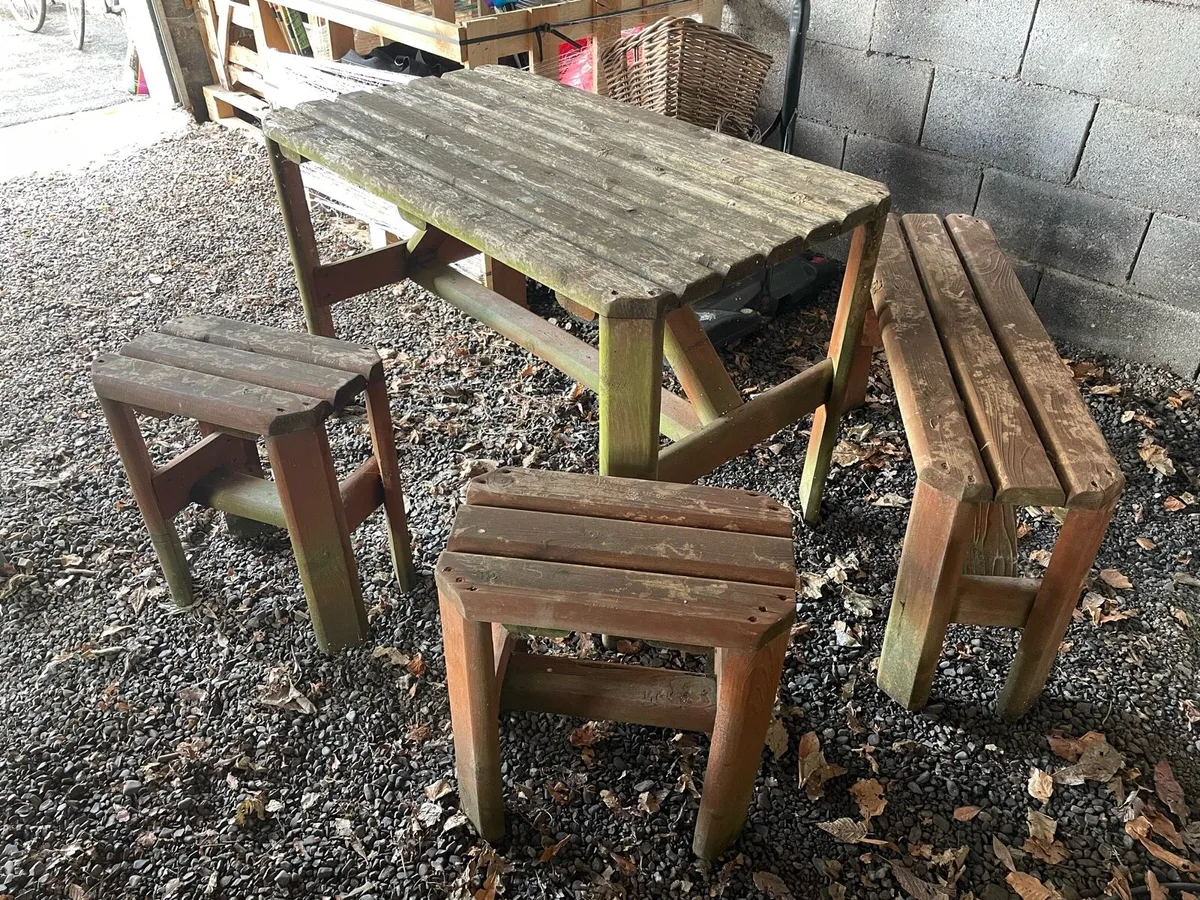 Garden table and seats - Image 1