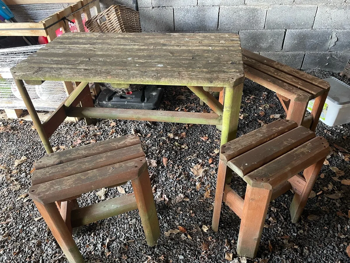 Garden table and seats - Image 2
