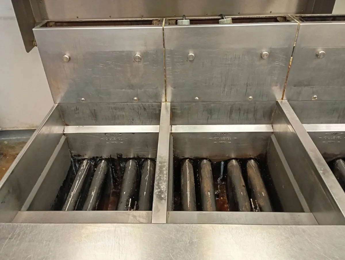 Professional Fryer (Used) - Pipco 4 Tank Gas - Image 3