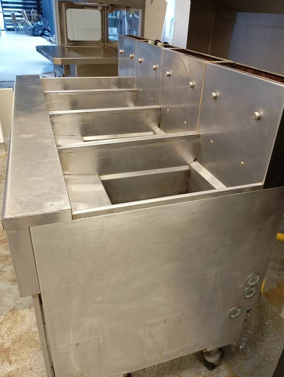 Professional Fryer (Used) - Pipco 4 Tank Gas - Image 4