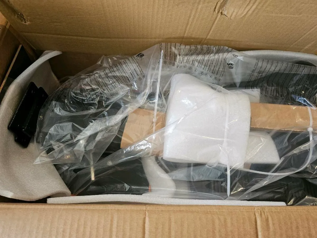 Rowing machine brand new - Image 2