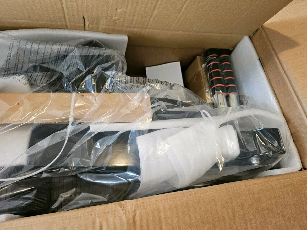 Rowing machine brand new - Image 3