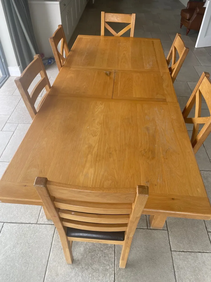 Oak dinning table and chairs - Image 1