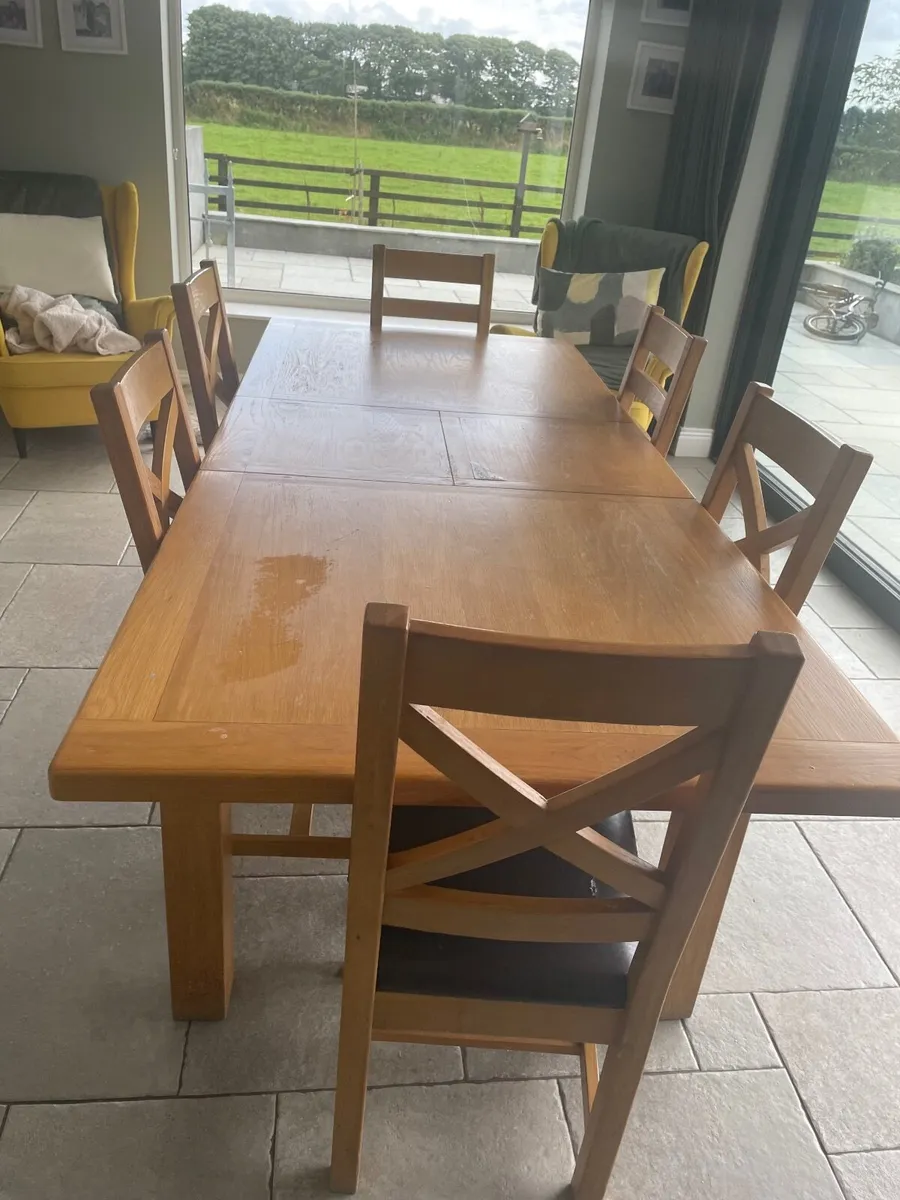 Oak dinning table and chairs - Image 2