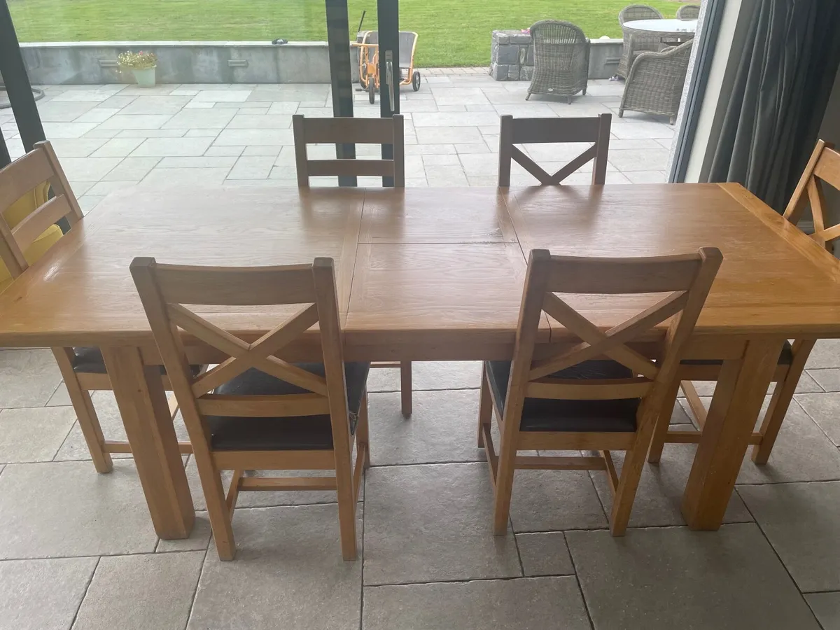 Oak dinning table and chairs - Image 3