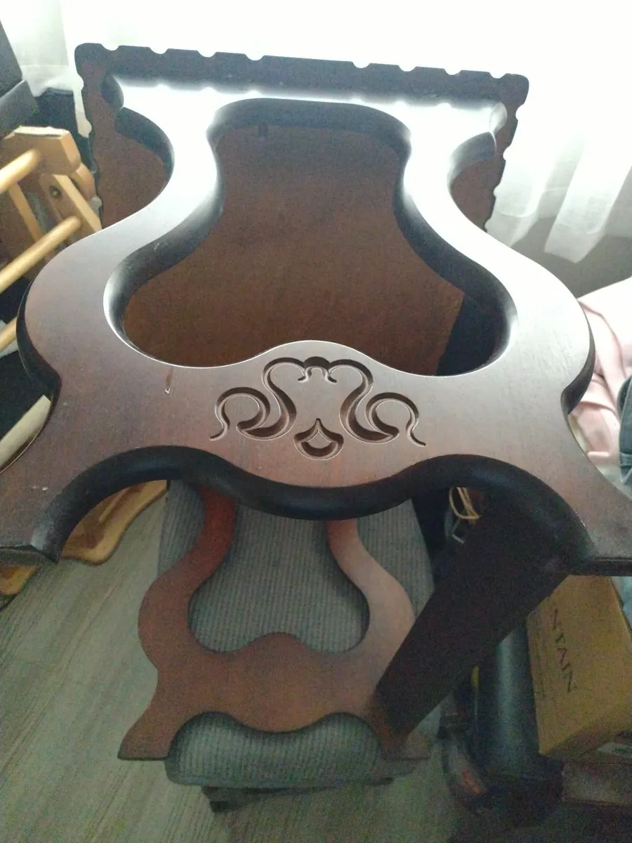 Antique mahogany coffee table or side table - Image 1
