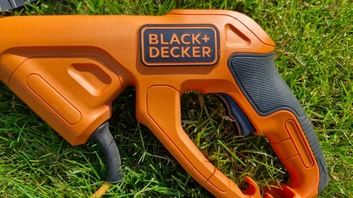 Black & Decker Strimmer - Image 1