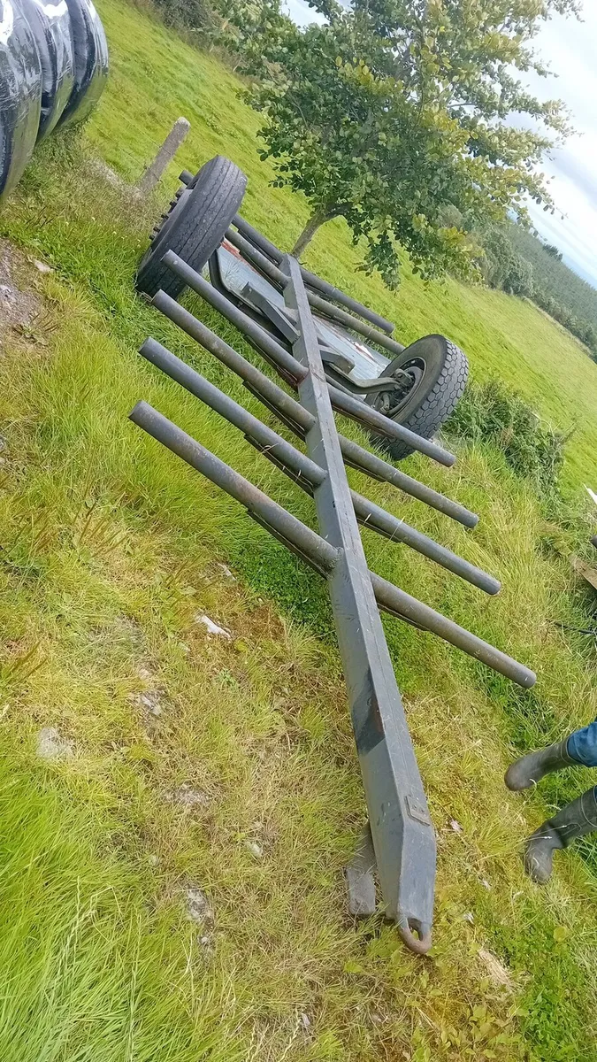 6 bale trailer - Image 2