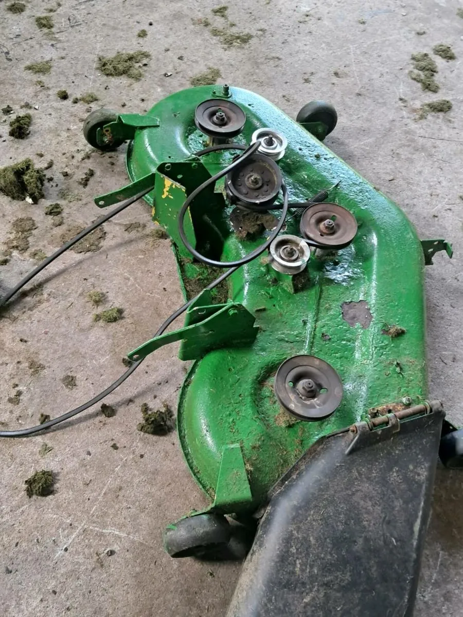 John Deere mower deck - Image 1