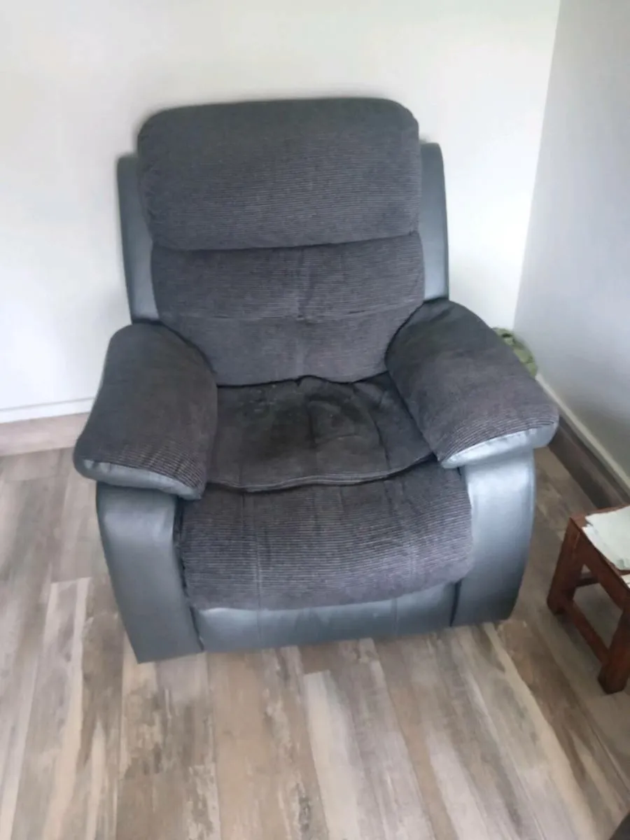 Recliner - Image 2
