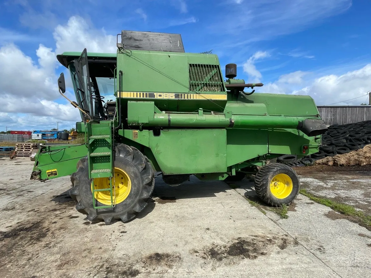 John Deere 1085 Combine - Image 1