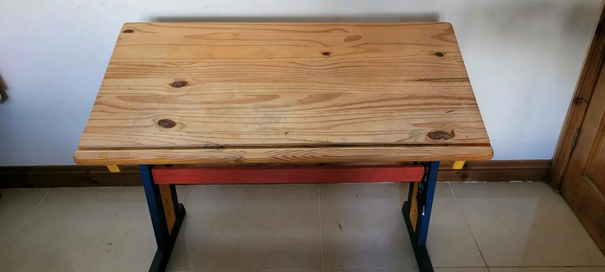 Kids art table wooden - Image 3