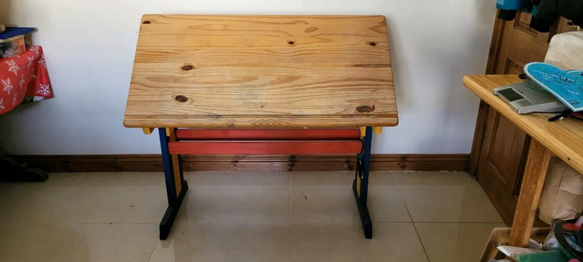 Kids art table wooden - Image 4