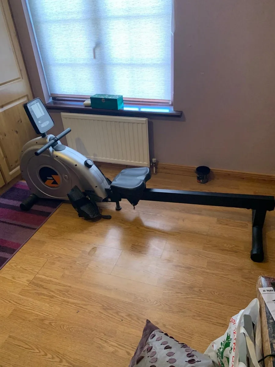 Rowing machine - Image 1