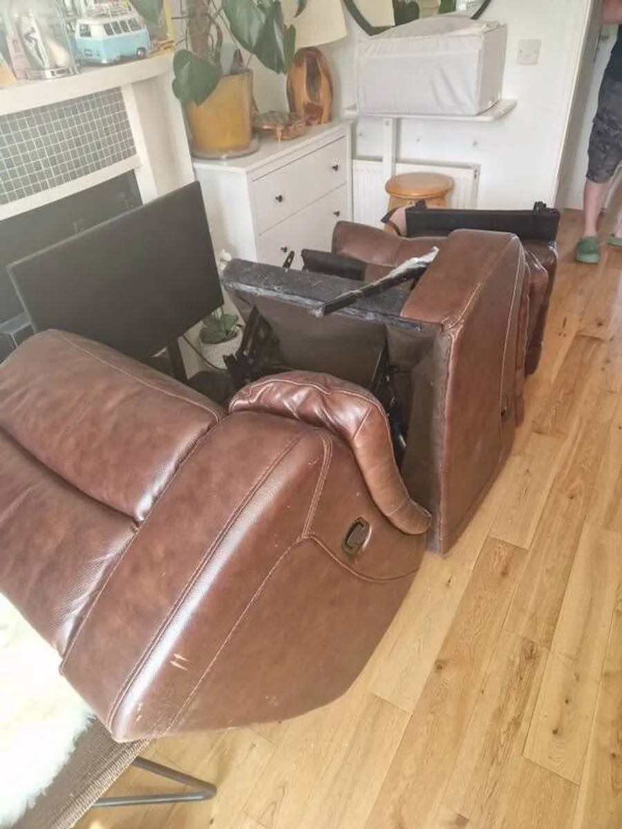 2 Seater recliner, real leather, brown. (same as 3 seater in picture) - Image 3