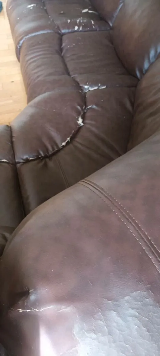 couch - Image 2