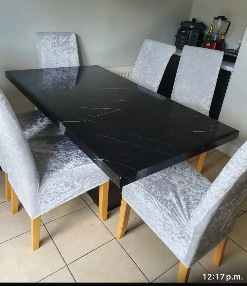 Table and chair - Image 1