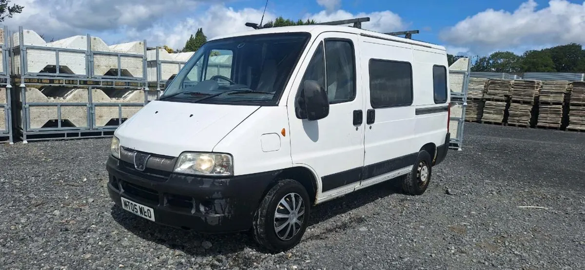 Camper van - Image 1
