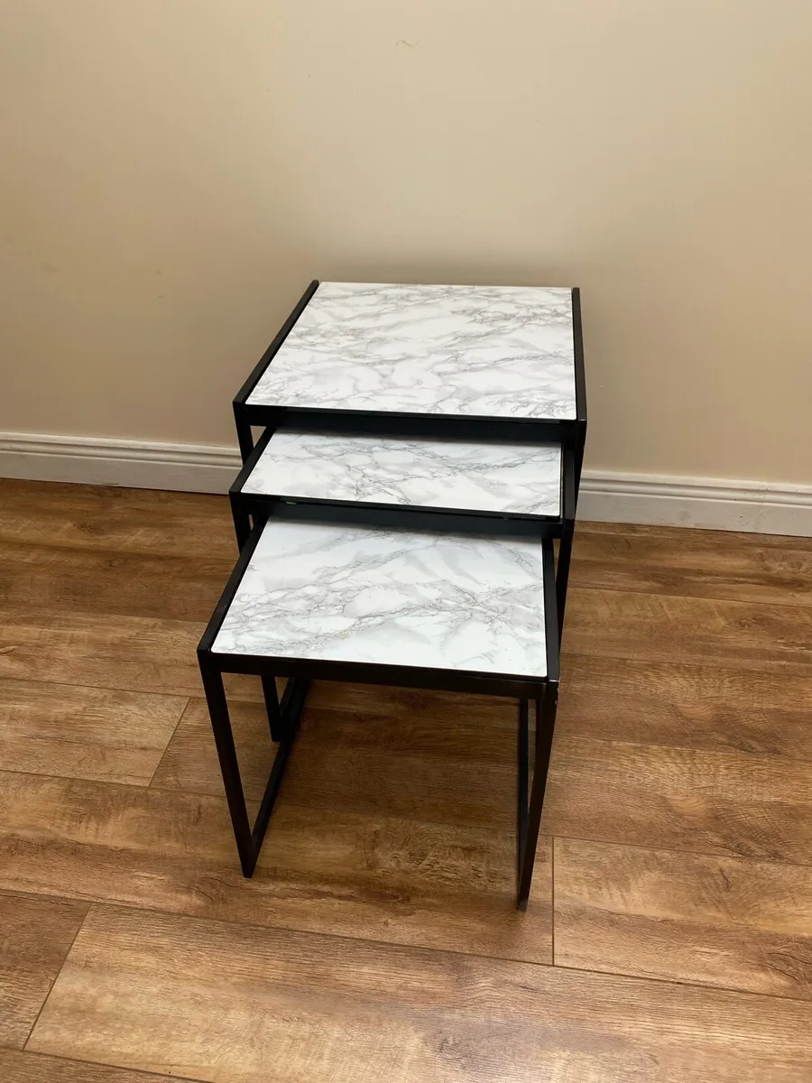 Nest of 3 tables - Image 1