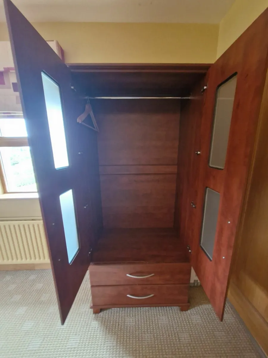 Walnut bedroom furniture set - Image 3
